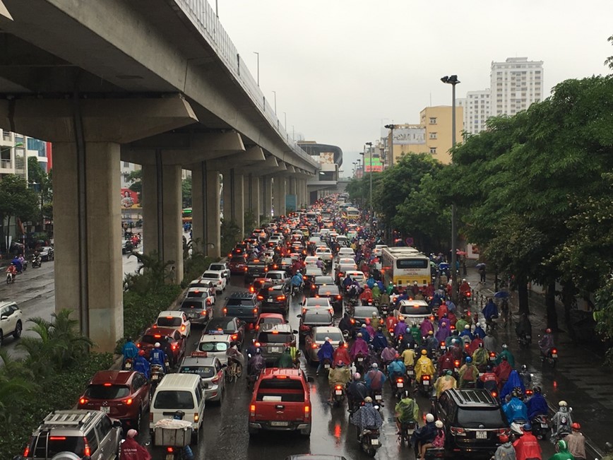 Ha Noi: Nhieu tuyen duong “nghet tho” trong mua - Hinh anh 1